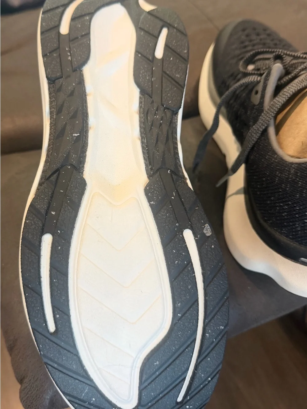 Men's Rabbit Dream Chaser. Size 10. New in box.  Knit Athletic Sneakers